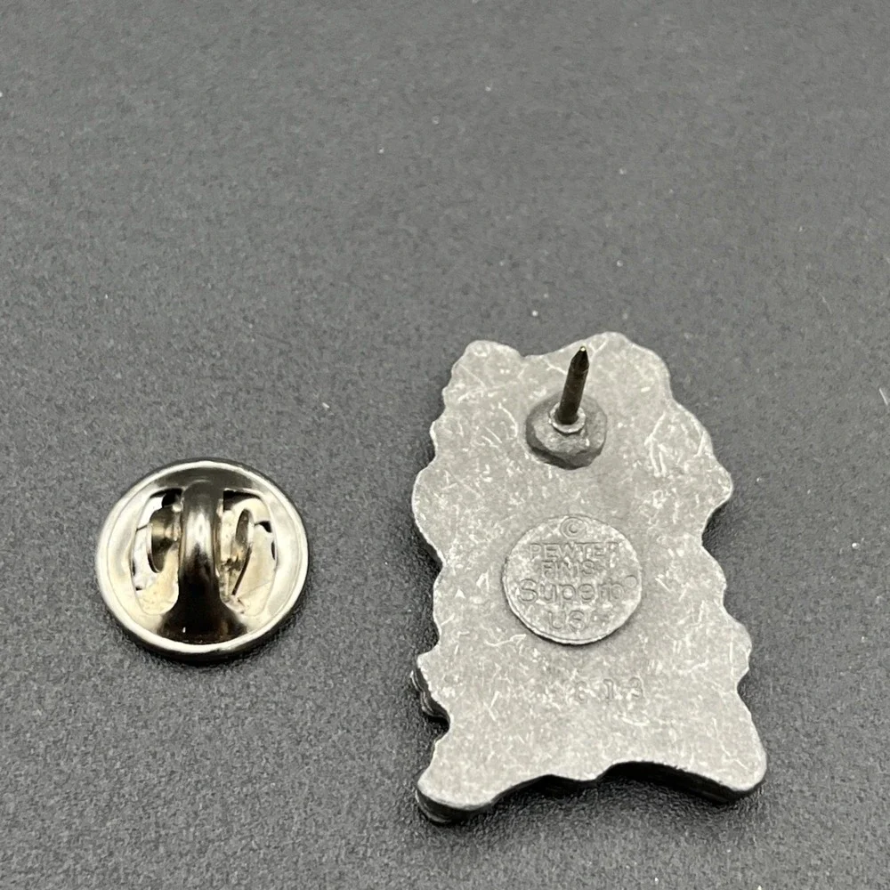 Dolly‎ Parton's Dixie Stampede Pewter Finish Lapel Hat Pin